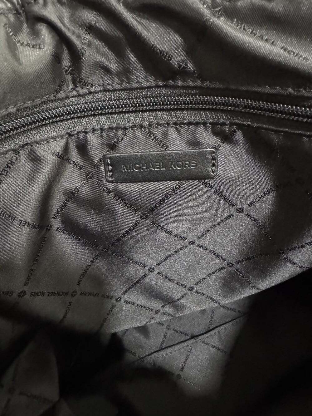 Michael Kors Black Tote Bag Zip Top Silver HW Lined Inner Pockets Double Handles - Picture 7 of 10